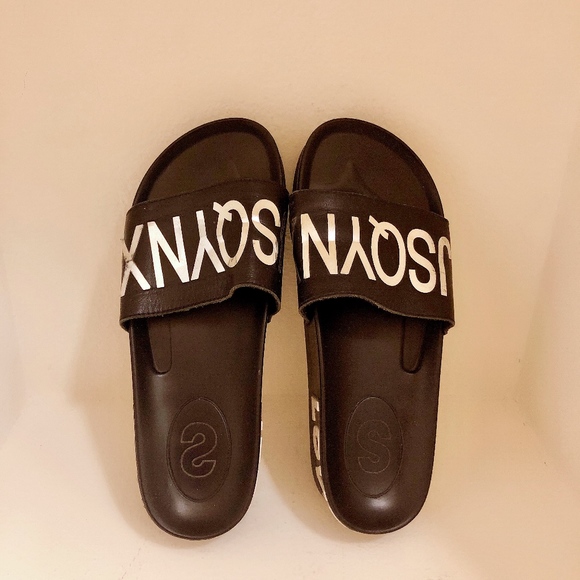 sandals - Picture 2 of 3